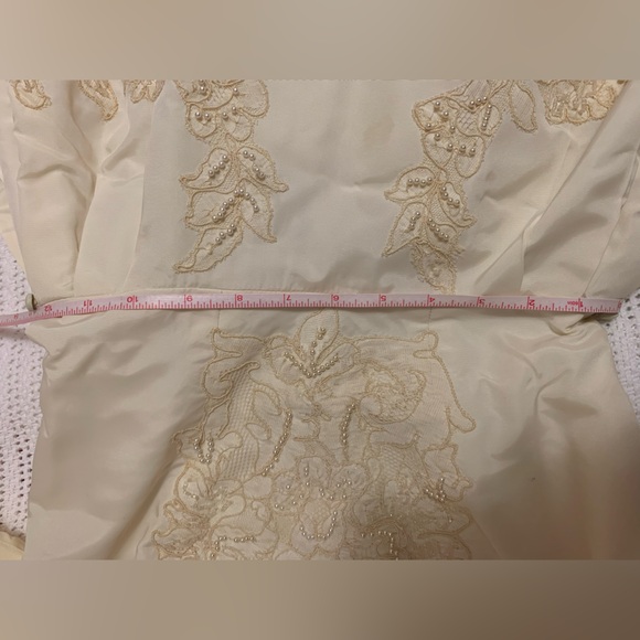 Vintage 1960's Wedding Gown - Picture 10 of 16